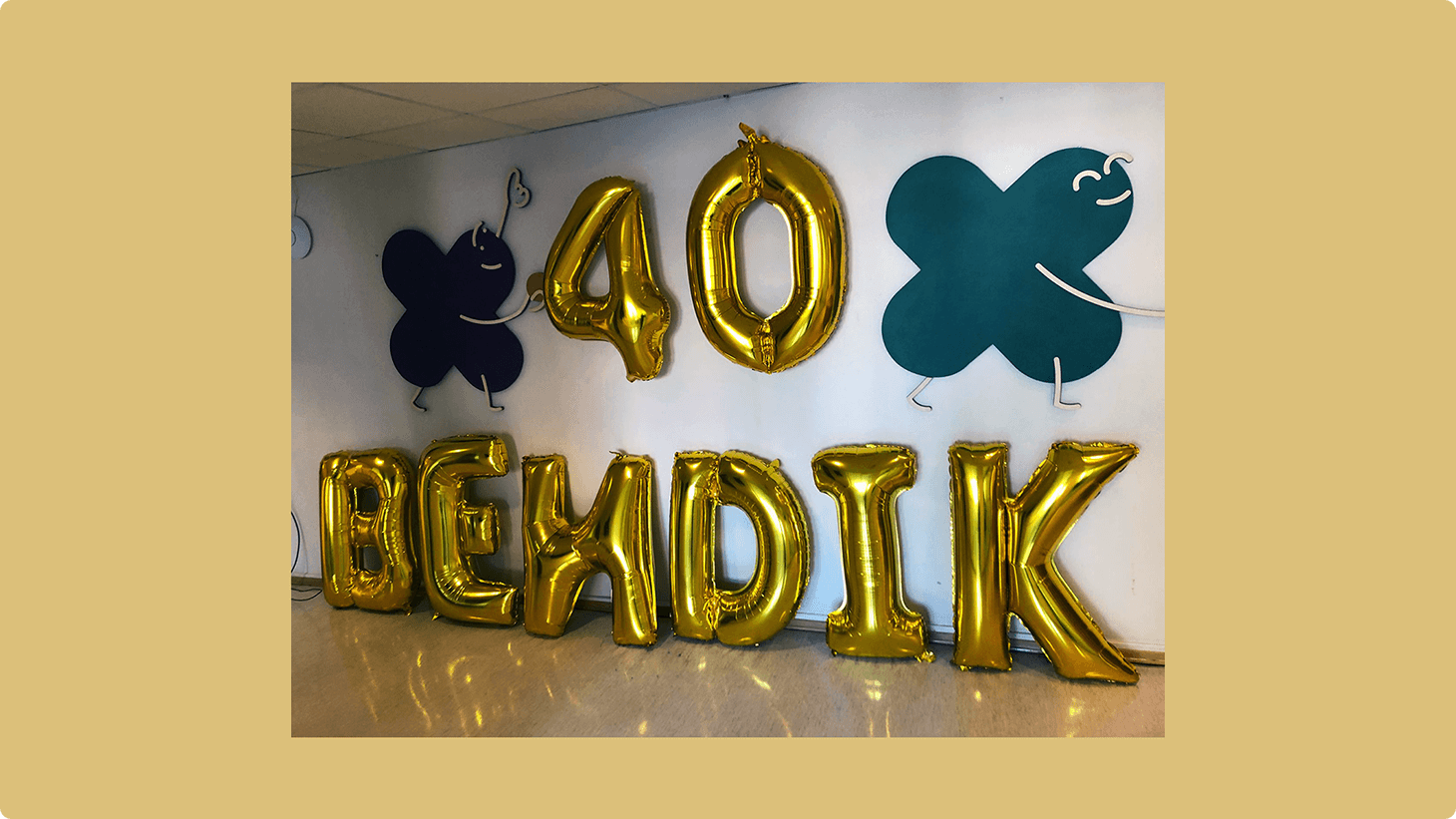 Fotografi som viser ballonger som hvor det står Bendik 40 år